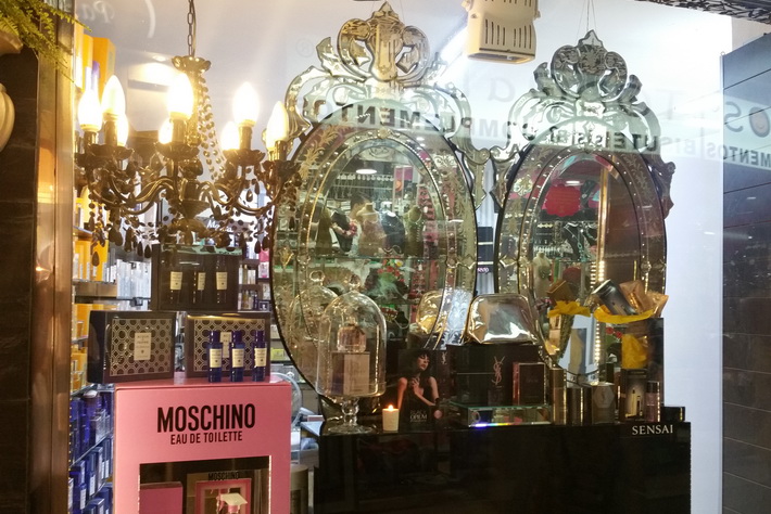 Almuñécar presenta una campaña para incentivar las compras locales  con motivo de San Valentín 